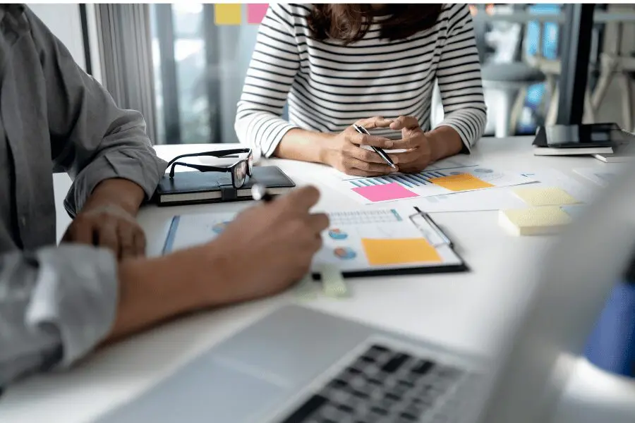 How to Calculate Cost Per Hire (+ Tips to Reduce Recruitment Costs)