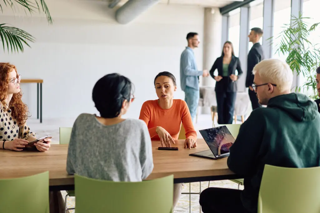 À combien d’employés faut-il embaucher un ou une DRH à temps plein?